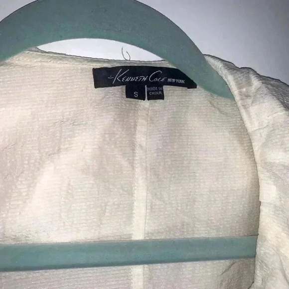 Kenneth Cole cream ruffled long sleeve wrap blouse size S - Picture 2 of 3